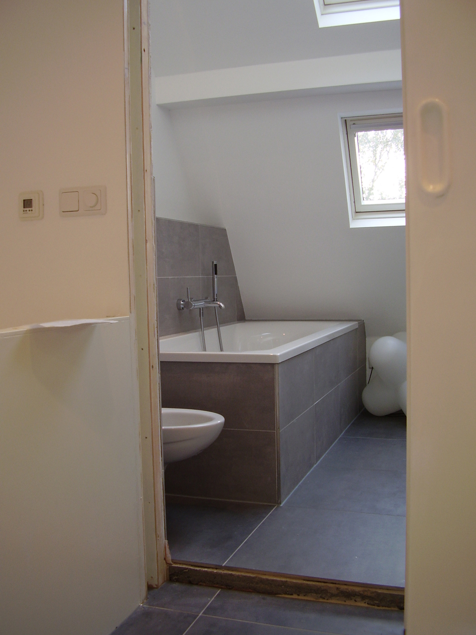 Badkamer en slaapkamer kastwand